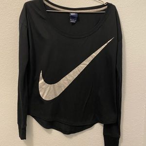 BLACK LONG SLEEVE NIKE TSHIRT WITH SILVER LOGO MED